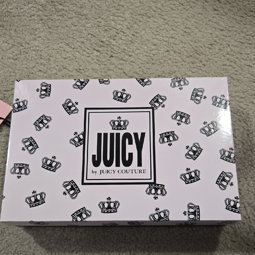 Juicy Couture Burgundy Quilted Bag with Gold Accents - Picture 3 of 13